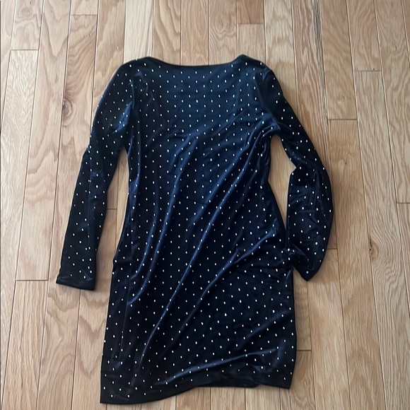 Chic Black Velvet Dress with Silver Studs - Picture 5 of 5